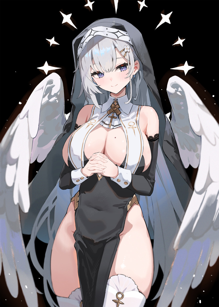 1girl absurdres bare_hips bare_shoulders black_dress black_veil blue_eyes blush breasts cleavage closed_mouth commentary_request dark_background detached_sleeves dress feathered_wings grey_hair highres large_breasts looking_at_viewer mole mole_on_breast nun original own_hands_together pelvic_curtain simao_(x_x36131422) simple_background smile solo thighhighs thighs veil white_wings wings