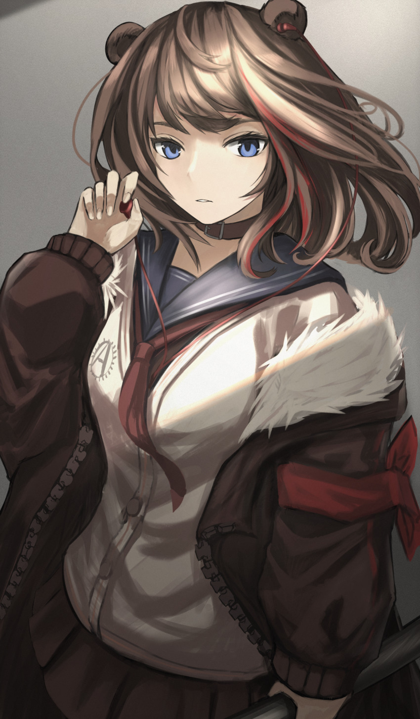 1girl animal_ears arknights ascter bear_ears black_choker black_hair black_jacket black_sailor_collar blue_eyes choker earbuds earphones fur-trimmed_jacket fur_trim highres holding holding_earphones holding_weapon jacket long_hair looking_at_viewer multicolored_hair neckerchief red_hair red_neckerchief sailor_collar solo streaked_hair upper_body weapon zima_(arknights)