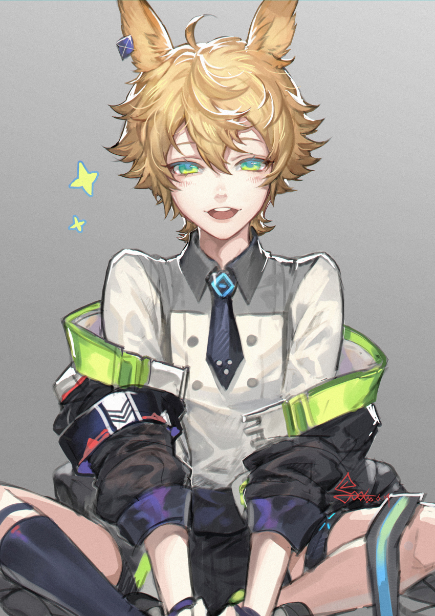 1boy absurdres animal_ears arknights black_jacket black_neckwear black_shorts black_socks blonde_hair blue_eyes chinese_commentary collared_shirt commentary_request earclip green_eyes green_jacket grey_background highres infection_monitor_(arknights) jacket kneehighs leonhardt_(arknights) looking_at_viewer male_focus multicolored_eyes necktie off_shoulder open_mouth rabbit_boy rabbit_ears shirt short_hair short_necktie shorts signature simple_background single_kneehigh single_sock sitting smile socks spade-m sparkle teeth upper_teeth_only white_shirt