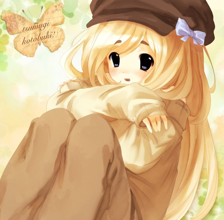 1girl 2000s_(style) blonde_hair blue_bow blue_eyes blush bow brown_hat character_name commentary english_commentary english_text hair_bow hat highres jelly_(bonnybel) k-on! kotobuki_tsumugi long_hair long_sleeves looking_at_viewer open_mouth sitting smile solo sweater thick_eyebrows