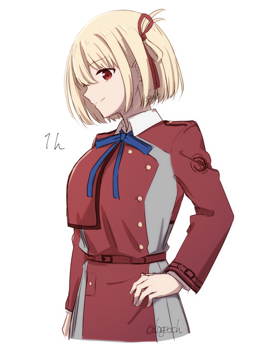 1girl belt blonde_hair blue_ribbon bob_cut closed_mouth collared_shirt commentary_request cowboy_shot dress grey_dress hair_ribbon hand_on_own_hip highres kage_ochi long_sleeves lycoris_recoil lycoris_uniform neck_ribbon nishikigi_chisato pleated_dress profile red_belt red_dress red_eyes red_ribbon ribbon shirt short_hair simple_background smile solo standing two-tone_dress white_background white_shirt