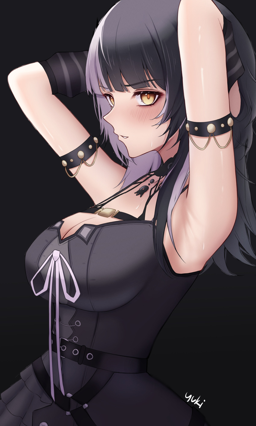 1girl absurdres armlet armpits arms_up black_background black_dress black_hair breasts cleavage dress grey_hair highres hololive hololive_english jewelry large_breasts multicolored_hair shiori_novella simple_background solo split-color_hair two-tone_hair virtual_youtuber yellow_eyes yuki_(yukiw94)