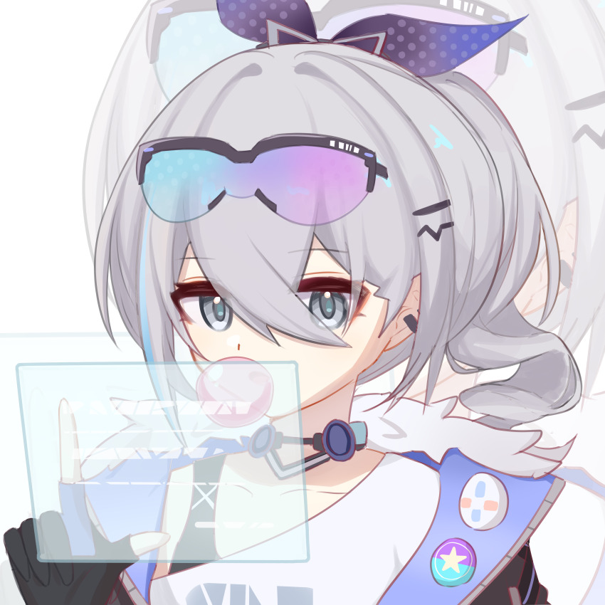 1girl absurdres black_gloves blowing_bubbles blue-tinted_eyewear bow chewing_gum chinese_commentary collarbone commentary_request ear_piercing eyewear_on_head fur_trim gloves grey_eyes grey_hair hair_between_eyes hair_bow hair_ornament hairclip halftone hand_up highres holographic_interface honkai:_star_rail honkai_(series) partially_fingerless_gloves piercing pin pink-tinted_eyewear purple_bow shirt short_hair silver_wolf_(honkai:_star_rail) solo star_(symbol) tartaliwansui tinted_eyewear upper_body white_background white_shirt zoom_layer