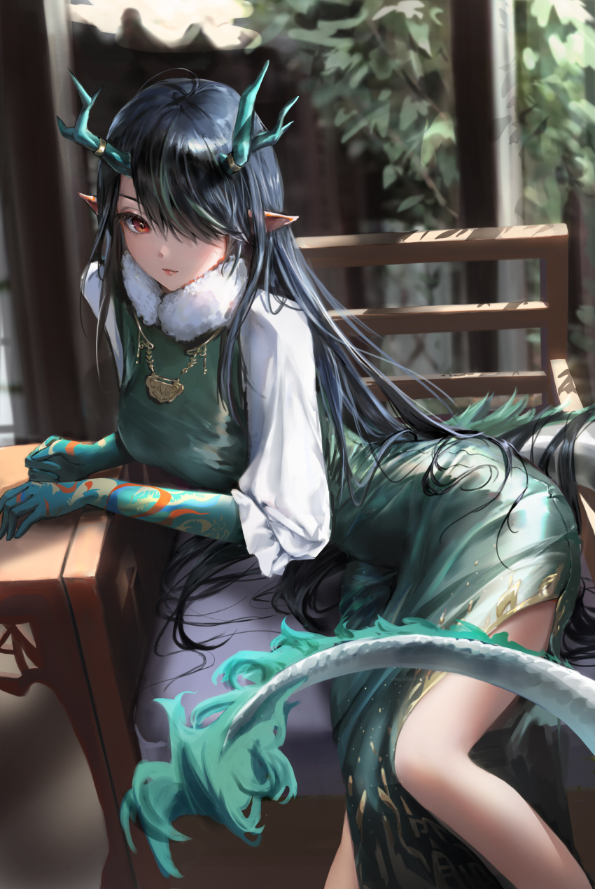 1girl absurdres antlers arknights black_hair breasts closed_mouth colored_skin dragon_tail dress dusk_(arknights) feet_out_of_frame fur_collar green_dress green_hair green_skin hair_over_one_eye highres horns long_hair long_sleeves medium_breasts multicolored_hair on_chair pointy_ears red_eyes sishima sitting solo streaked_hair tail very_long_hair