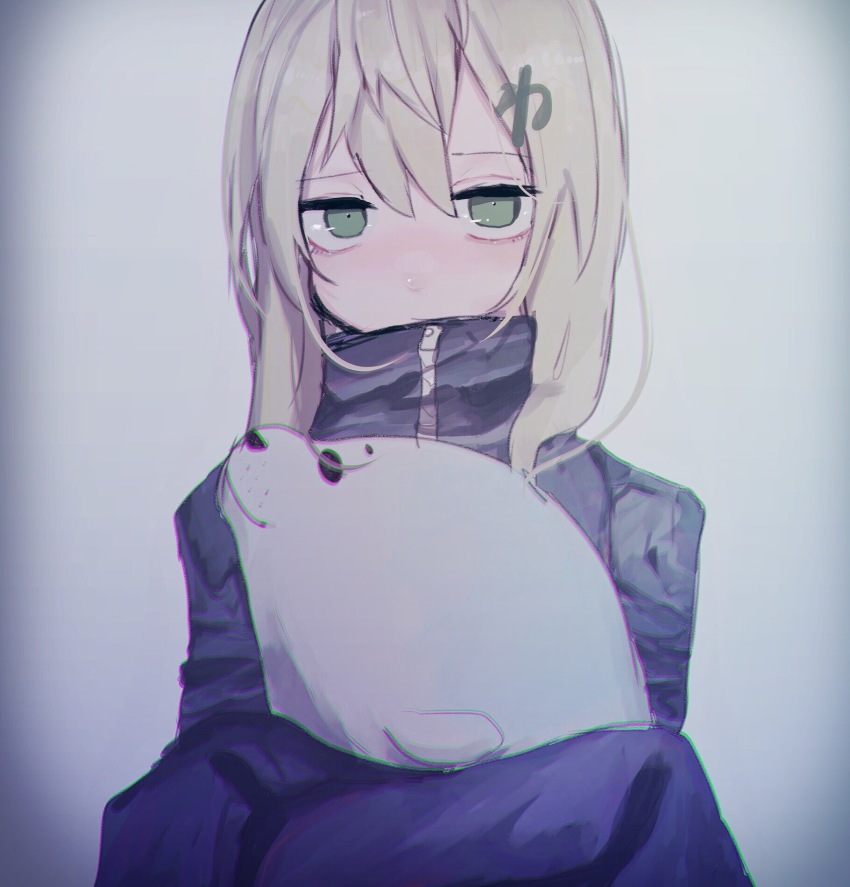 1girl bags_under_eyes blonde_hair chromatic_aberration female_focus green_eyes highres long_sleeves muki original seal_(animal) sleeves_past_wrists solo