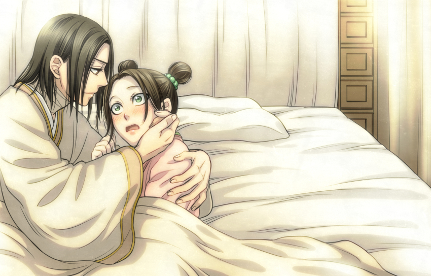 1boy 1girl bandages bed black_hair blush couple double_bun ei_sei_(kingdom) green_eyes hair_bun hetero ki_(pixiv239687) kingdom_(series) kou_(kingdom) long_hair looking_at_another manly pillow