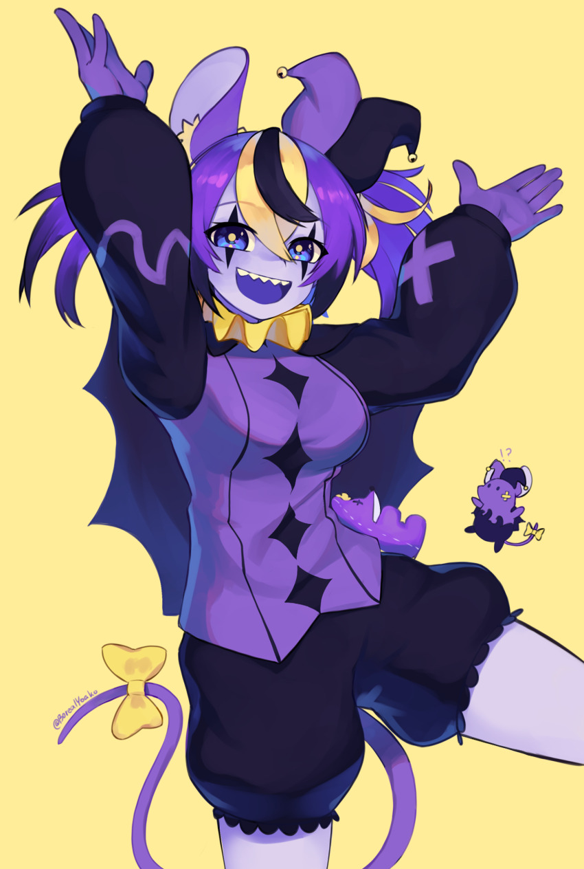 !? 1girl :d animal_ears blue_eyes bow breasts clown cosplay deltarune grin hakos_baelz hands_up hat highres hololive hololive_english jester_cap jevil jevil_(cosplay) large_breasts long_sleeves looking_at_viewer mouse_(animal) mouse_ears multicolored_hair open_mouth puffy_long_sleeves puffy_shorts puffy_sleeves purple_hair purple_theme purple_vest sharp_teeth shorts simple_background smile solo standing streaked_hair stuffed_animal stuffed_mouse stuffed_toy tail tail_bow tail_ornament teeth twintails vest virtual_youtuber yellow_background yellow_bow yoako