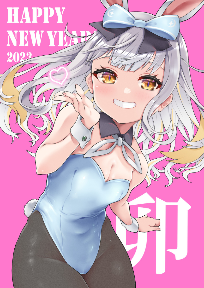 1girl 2023 absurdres animal_ears black_pantyhose blonde_hair blue_leotard bow breasts brown_eyes cleavage commentary_request covered_navel detached_collar grey_hair grin hair_bow happy_new_year heart highres leotard long_hair looking_at_viewer mochizuki_himari multicolored_hair new_year pantyhose pink_background playboy_bunny rabbit_ears rabbit_girl rabbit_tail simple_background small_breasts smile solo strapless strapless_leotard streaked_hair tail uni_create virtual_youtuber wrist_cuffs yunagi921