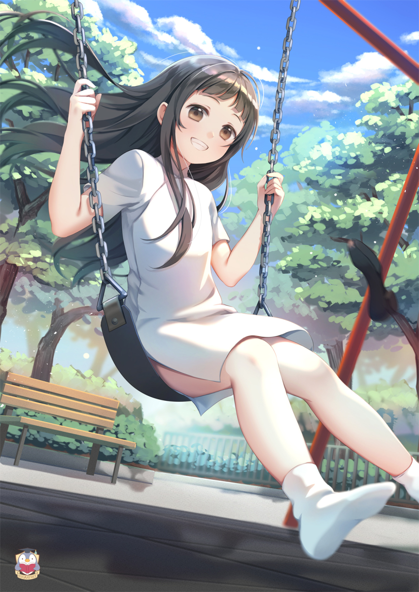 1girl artist_logo bench black_hair blue_sky brown_eyes brown_hair chain clip_studio_paint_(medium) cloud commentary day dress dutch_angle english_commentary foot_out_of_frame from_below grin hands_up highres kamui_(kamuikaoru) logo long_hair looking_at_viewer no_shoes outdoors shoes short_sleeves sky smile socks solo swing sword_art_online teeth unworn_shoe unworn_shoes white_dress white_socks yui_(sao)