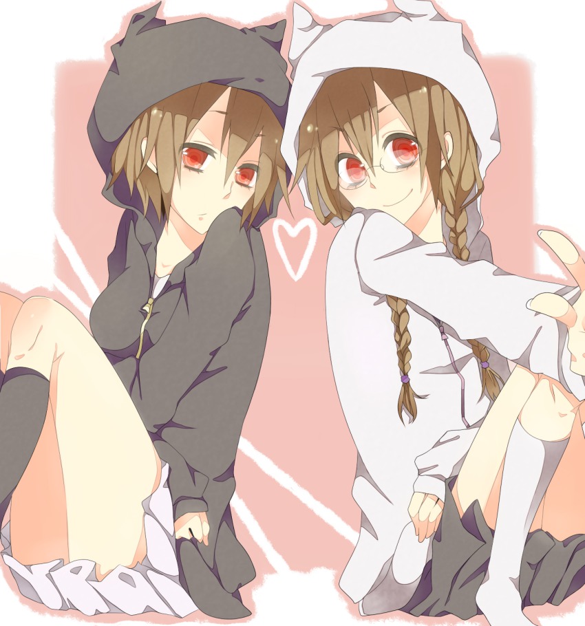 2girls bad_id bad_pixiv_id binu_ho22 braid brown_hair durarara!! highres hood hoodie multiple_girls orihara_kururi orihara_mairu red_eyes short_hair skirt smile twin_braids