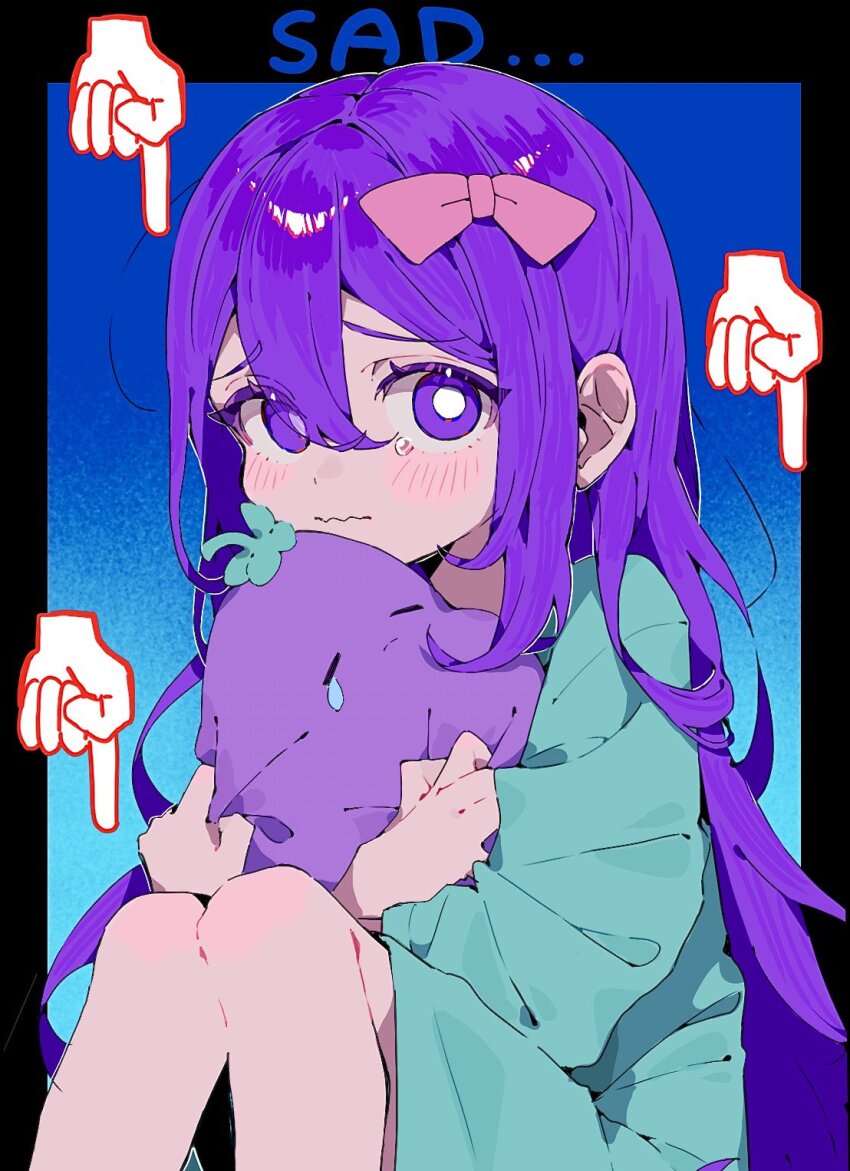 1girl aubrey_(headspace)_(omori) aubrey_(omori) black_border blue_background blue_shirt border bow bright_pupils closed_mouth feet_out_of_frame hair_bow highres knees_up long_hair long_shirt looking_at_viewer mr._plantegg_(omori) nat0g omori outside_border pink_bow purple_eyes purple_hair sad shirt short_sleeves simple_background sitting solo t-shirt white_pupils