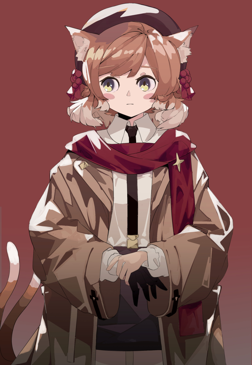 1girl absurdres animal_ear_fluff animal_ears arknights black_eyes blush_stickers brown_coat brown_hair brown_hat brown_tail closed_mouth coat collared_shirt commentary cowboy_shot expressionless green_eyes hat highres long_sleeves looking_to_the_side mousse_(arknights) multicolored_hair multiple_tails own_hands_together red_background red_scarf scarf shirt short_hair solo standing streaked_hair tail two_tails user_fsfj2558 white_hair white_shirt white_tail