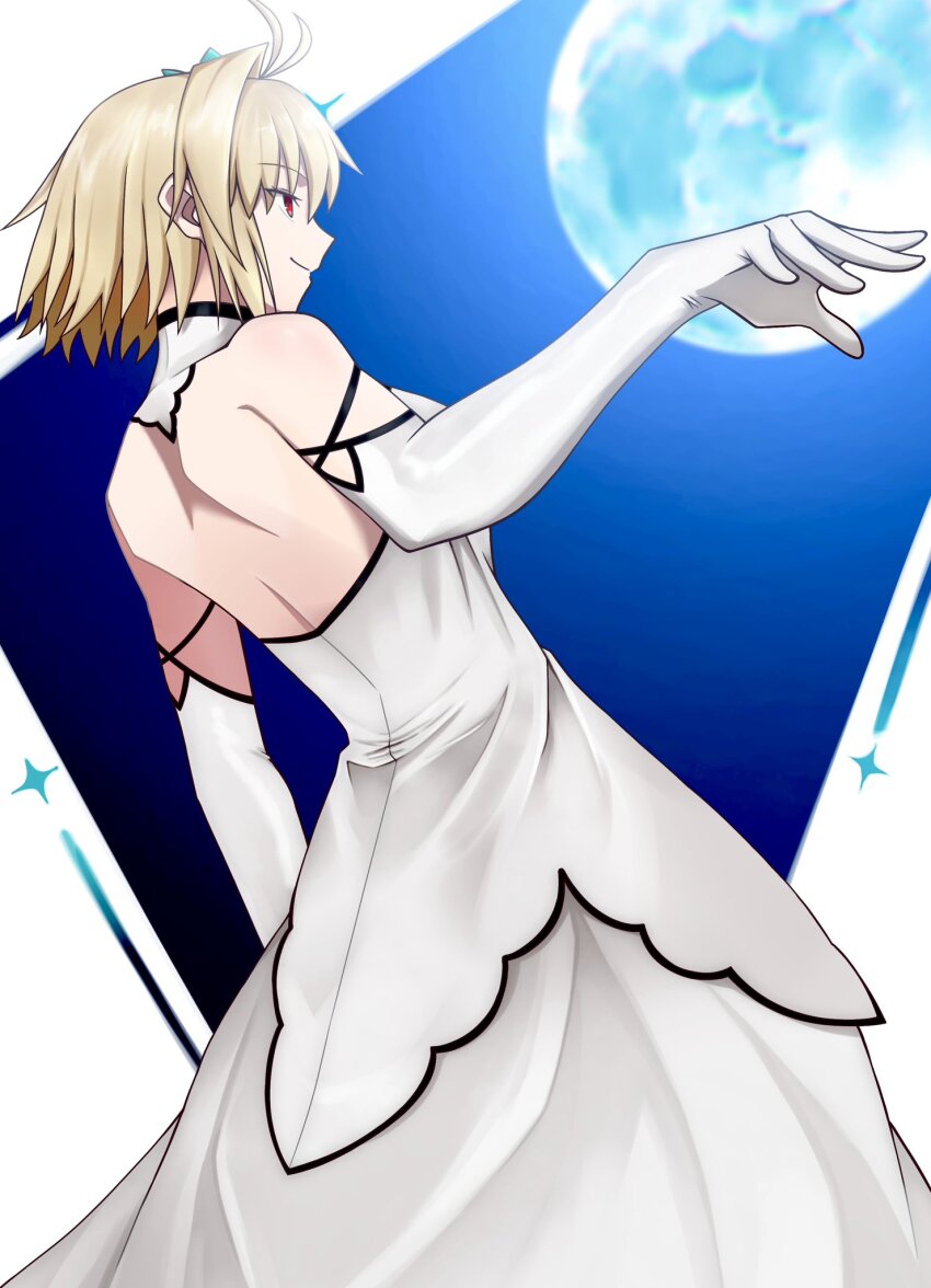 1girl arcueid_brunestud blonde_hair closed_mouth commentary detached_sleeves dress fate/grand_order fate_(series) full_moon highres looking_ahead medium_hair moon moyashi_(tenor366) red_eyes smile solo symbol-only_commentary tsukihime tsukihime_(remake) white_dress white_sleeves