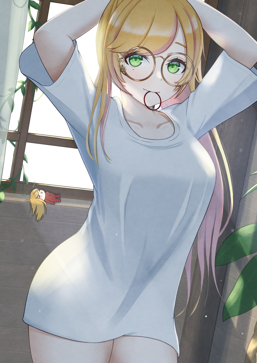 1girl absurdres arms_up blonde_hair breasts casual chibi collarbone cowboy_shot dutch_angle glasses green_eyes highres indoors koto_(miyakokoto) large_breasts long_hair looking_at_viewer mole mole_under_eye mouth_hold naked_shirt nijisanji nijisanji_kr seffyna shirt short_sleeves sidelocks smile swept_bangs t-shirt tying_hair virtual_youtuber white_shirt window yellow-framed_eyewear