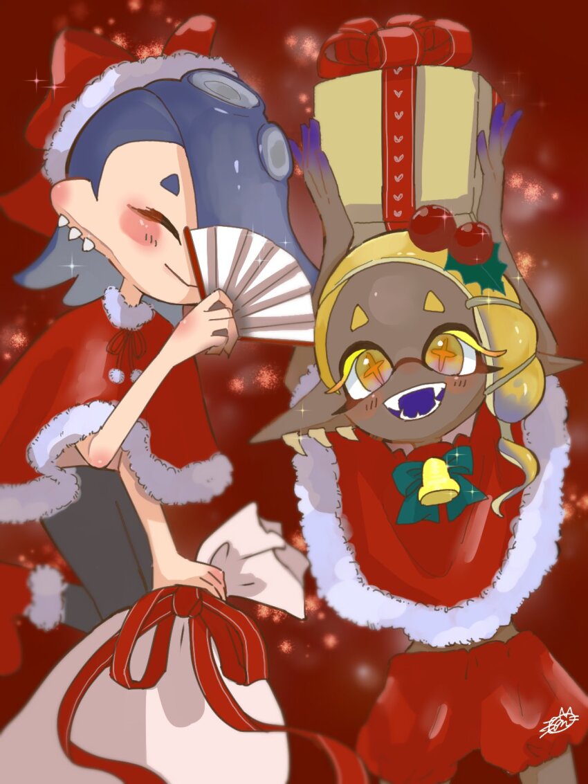 2girls alternate_costume box capelet christmas christmas_ornaments dark-skinned_female dark_skin frye_(splatoon) fur-trimmed_capelet fur_trim gift gift_box hand_fan highres holding holding_fan holding_sack holly looking_at_viewer merry_christmas multiple_girls nintendo poncho sack shiver_(splatoon) splatoon_(series) splatoon_3 zzzrm5x