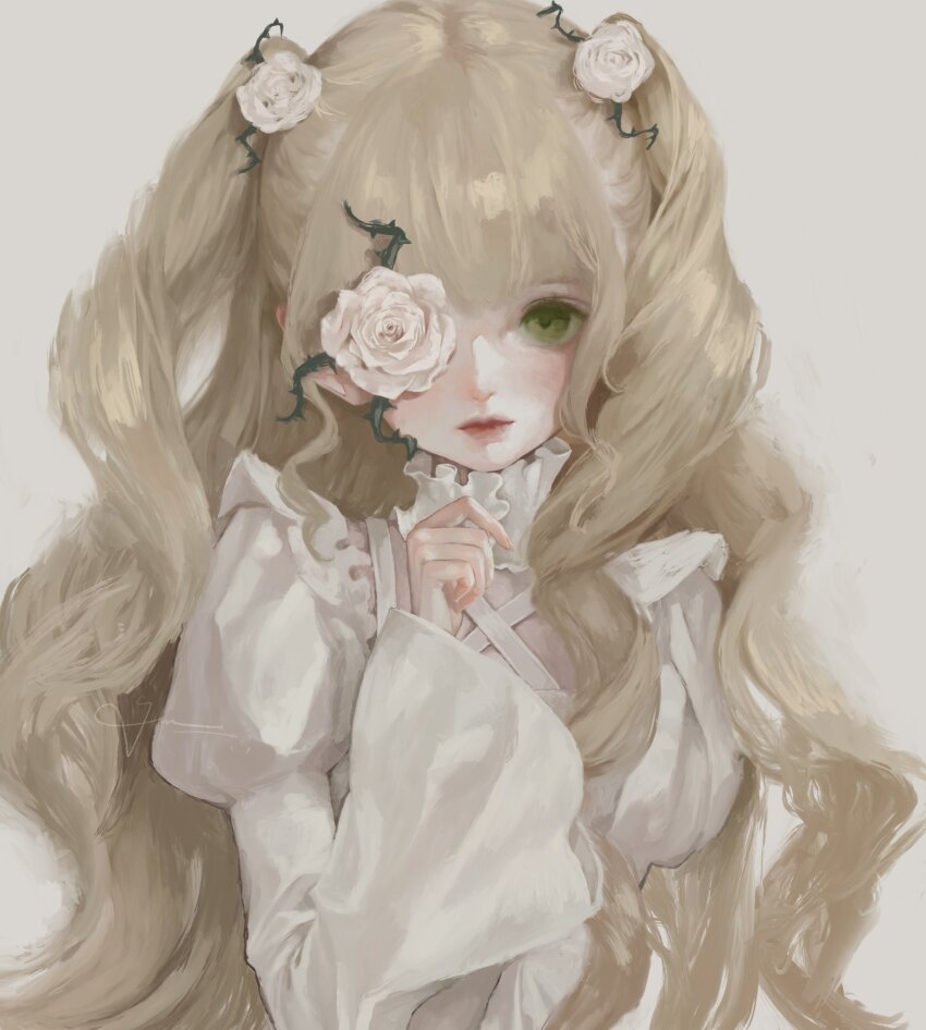 12yun30 1girl arm_at_side blonde_hair closed_mouth expressionless flower flower_over_eye frilled_shirt_collar frills green_eyes grey_background hair_flower hair_ornament hand_up highres juliet_sleeves kirakishou lips long_hair long_sleeves looking_at_viewer plant puffy_sleeves red_lips rose rozen_maiden shirt simple_background solo thorns turtleneck two_side_up upper_body vines wavy_hair white_flower white_rose white_shirt wide_sleeves