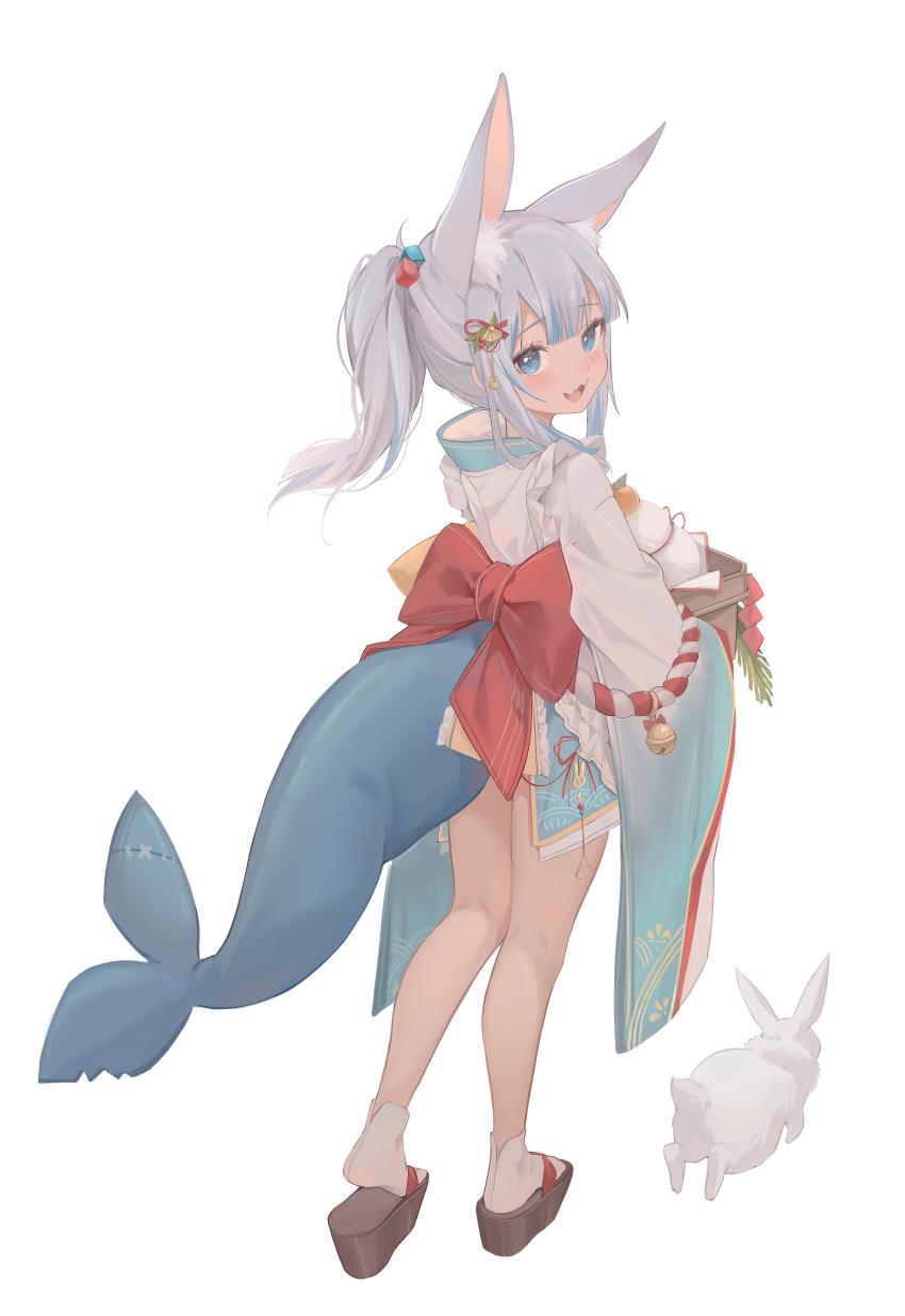 1girl absurdres animal_ears back_bow bell blue_eyes blue_hair blush bow chinese_zodiac cube_hair_ornament fang fangs fins fish_tail full_body gawr_gura hair_ornament hairclip highres hololive hololive_english japanese_clothes kimono kouhaku_nawa long_sleeves looking_at_viewer looking_back midori_xu multicolored_hair new_year okobo open_mouth rabbit_ears red_bow rope sandals shark_girl shark_tail shimenawa short_kimono short_ponytail sidelocks simple_background skin_fangs smile socks solo streaked_hair tail variant_set virtual_youtuber white_background white_hair white_kimono white_socks wide_sleeves year_of_the_rabbit