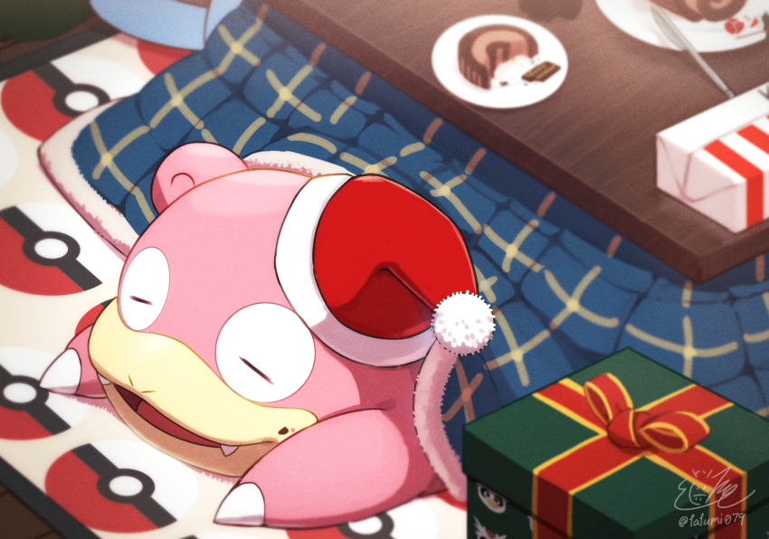 box cake christmas claws closed_eyes creatures_(company) fangs food game_freak gen_1_pokemon gift hat highres knife nintendo no_humans open_mouth plate pokemon pokemon_(creature) santa_hat sleeping slowpoke smile table tatsumi_(panneko) twitter_username