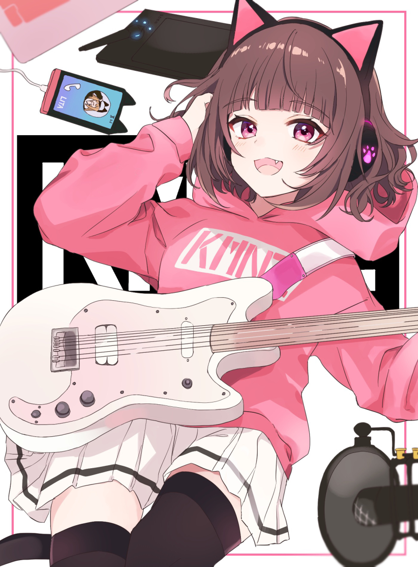 1girl animal_ear_headphones animal_ears black_thighhighs blunt_bangs blush brown_hair digital_media_player electric_guitar fake_animal_ears fang guitar headphones highres hood hoodie instrument kmnz liz_(kmnz) long_sleeves looking_at_viewer miniskirt open_mouth ozblpnt pen_tablet pink_eyes pink_hoodie pleated_skirt short_hair simple_background skirt smile solo soro thighhighs virtual_youtuber white_background white_skirt