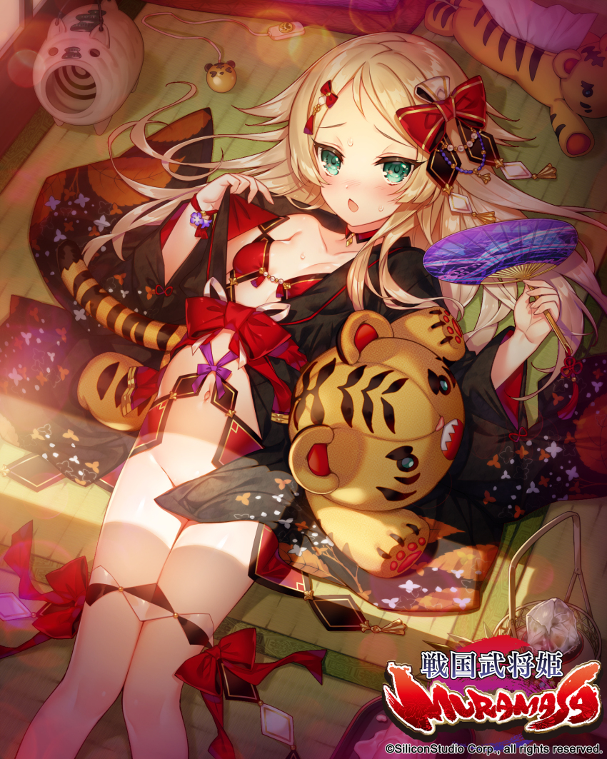 aqua_eyes blonde_hair blush bow breasts clothes_pull collarbone copyright_name copyright_notice detached_collar hair_bow hair_ornament hand_fan highres holding holding_fan ii_toramatsu_(sengoku_bushouki_muramasa) japanese_clothes kayari_buta kimono long_hair lying munlu_(wolupus) navel official_art on_back open_mouth pulling_own_clothes red_bow sengoku_bushouki_muramasa small_breasts stuffed_animal stuffed_tiger stuffed_toy sweat tatami