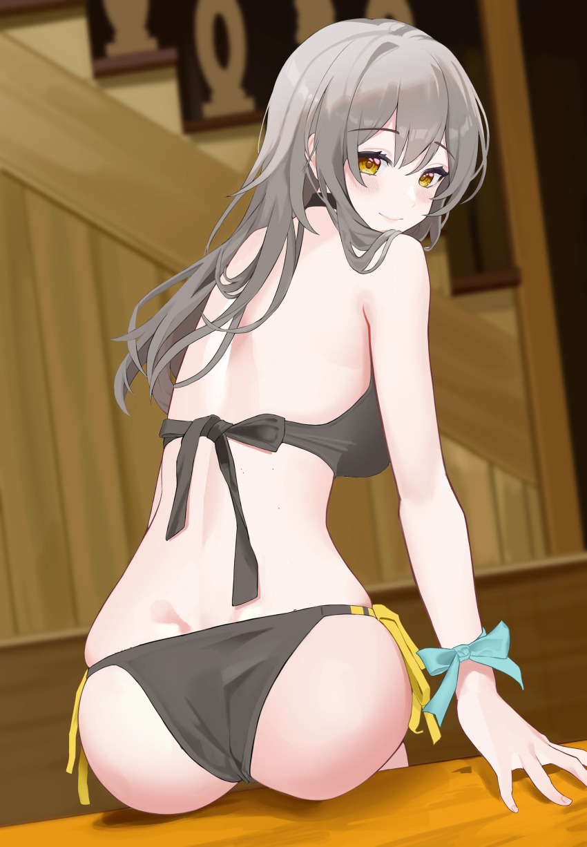 1girl absurdres alternate_costume ass back bare_shoulders bikini black_bikini chinese_commentary commentary_request grey_hair highres honkai:_star_rail honkai_(series) indoors long_hair looking_at_viewer senbonsang side-tie_bikini_bottom sitting smile solo stairs stelle_(honkai:_star_rail) swimsuit trailblazer_(honkai:_star_rail) yellow_eyes