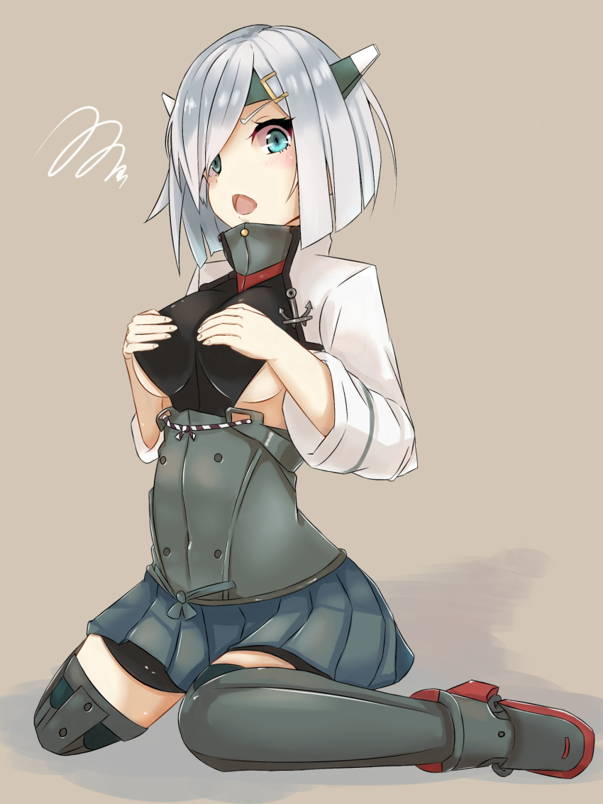 &gt;:o 1girl :o bike_shorts blue_eyes breasts cosplay female_focus hair_ornament hair_over_one_eye hairclip hamakaze_(kancolle) headband headgear highres kantai_collection large_breasts personification plan_(planhaplalan) short_hair sideboob silver_hair skirt solo taihou_(kancolle) taihou_(kancolle)_(cosplay) v-shaped_eyebrows