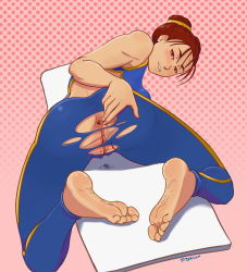  1girl anus artist_name barefoot blush brown_eyes brown_hair capcom chun-li crotch_cutout feet from_behind highres lip_biting looking_at_viewer looking_back pussy pussy_juice pussy_juice_stain soles solo spicy_bardo spread_anus street_fighter toes torn_clothes uncensored  rating:Explicit score:232 user:chucky69