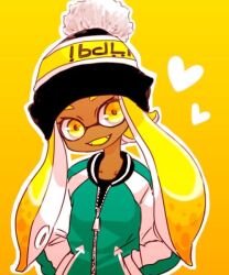  1girl beanie black_hat blonde_hair collarbone commentary_request dark-skinned_female dark_skin eyelashes fangs green_jacket hat heart inkling inkling_girl inkling_player_character jacket long_hair nintendo no_nose open_mouth pom_pom_(clothes) pom_pom_beanie solo splatoon_(series) tentacle_hair tora_kaede track_jacket yellow_background yellow_eyes 