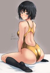 1girl amagami artist_name ass bed_sheet black_hair black_socks blush breasts breath brown_eyes closed_mouth commentary competition_swimsuit embarrassed from_behind full_body gold_one-piece_swimsuit grey_background hair_between_eyes highleg highleg_swimsuit highres looking_at_viewer looking_back medium_breasts nanasaki_ai one-piece_swimsuit raised_eyebrows short_hair signature sitting socks solo sweatdrop swimsuit twitter_username wariza yoo_tenchi 