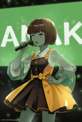  1girl alternate_costume anak_zahard backlighting black_background black_dress blunt_bangs bob_cut breasts brown_eyes brown_hair colored_skin cowboy_shot dress glowing green_background green_skin green_sleeves hair_intakes hand_on_own_hip highres holding holding_microphone idol kunyetog_(lofter) light_particles lizard_tail lofter_username looking_to_the_side microphone music open_mouth orange_dress reptile_girl see-through see-through_sleeves short_hair singing sleeves_past_elbows small_breasts solo standing symbol-shaped_pupils tail text_background thighs tower_of_god two-tone_background two-tone_dress undershirt 