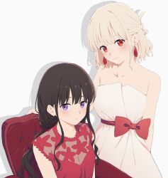  2girls alternate_costume bare_shoulders black_hair blonde_hair blush bow braid breasts chair closed_mouth collarbone dress drop_earrings earrings floral_print highres inoue_takina jewelry long_hair looking_at_viewer lycoris_recoil medium_breasts mikazuchi_zeus multiple_girls nishikigi_chisato purple_eyes red_bow red_dress red_eyes shadow short_hair sidelocks simple_background sitting sleeveless small_breasts smile standing strapless strapless_dress upper_body white_background white_dress 