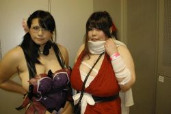 2girls asian black_hair blue_eyes breasts brown_hair cattleya_(queen&#039;s_blade) cattleya_(queen&#039;s_blade)_(cosplay) chouzuki_maryou cleavage cosplay fat flower glasses huge_breasts large_breasts luu_(cosplayer) manyuu_chifusa manyuu_chifusa_(cosplay) manyuu_hikenchou multicolored_hair multiple_girls obese photo_(medium) plump queen&#039;s_blade two-tone_hair rating:Questionable score:71 user:leejunne