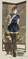  1girl absurdres adjusting_collar anxin_blue apron backpack bag bare_arms black_apron black_footwear black_thighhighs blue_dress bouquet breasts brown_background chainsaw_man china_dress chinese_clothes chinese_commentary commentary dress floral_print flower folding_screen full_body green_eyes hair_between_eyes hair_bun hair_ornament hair_stick highres leather_bag looking_at_viewer medium_breasts print_dress purple_hair reze_(chainsaw_man) short_sleeves smile solo straight-on thighhighs waist_apron white_flower zettai_ryouiki 