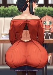  2girls anya_(spy_x_family) ass blush clothes female_focus green_eyes green_hair happy highres looking_back mother_and_daughter multiple_girls nikuatsu_magician_shinbo open_mouth pink_hair red_eyes sitting size_difference spy_x_family yor_briar  rating:Sensitive score:92 user:LewdRyuka