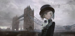  1girl absurdres ascot black_hat black_jacket black_vest blue_bow boater_hat bow collared_shirt copyright_name copyright_notice cqqqqdaze day expressionless freckles gem grey_eyes grey_hair hair_bun hat hat_bow highres incredibly_absurdres jacket logo london looking_to_the_side official_art outdoors overcast purple_gemstone rain reverse:1999 shirt short_hair single_side_bun sky solo swept_bangs tower_bridge_(london) turning_head upper_body vertin_(reverse:1999) vest water_drop white_ascot white_shirt 