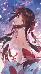  1girl backless_dress backless_outfit bare_shoulders bison_cangshu black_hair blue_sky bow breasts cloud cloudy_sky commentary_request dress from_side green_eyes hair_ribbon hand_up highres indie_virtual_youtuber long_hair looking_at_viewer looking_to_the_side medium_breasts outdoors parted_lips pink_bow qutie red_ribbon ribbon skindentation sky solo two_side_up very_long_hair virtual_youtuber white_dress wrist_cuffs 
