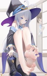 1girl absurdres barefoot blue_eyes boots boots_removed feet grey_hair hat highres j.c.14 large_hat light_smile long_hair looking_at_viewer shoes shoes_removed soles toes witch_hat rating:Sensitive score:33 user:ssfl