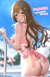  1girl ahoge alternate_hairstyle ass back bare_shoulders blue_sky blurry blurry_background blush bow bracelet breasts brown_eyes brown_hair cloud commission earrings floral_print from_behind gawawawa hair_ornament hairclip hand_on_breasts hibiscus_print highres idolmaster idolmaster_shiny_colors jewelry kuwayama_chiyuki large_breasts lens_flare long_hair looking_at_viewer open_mouth outdoors parasol pink_bow pool print_swimsuit skeb_commission sky smile solo swimsuit tree umbrella waist_bow wet 