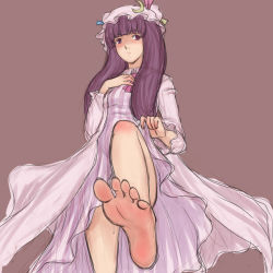 1girl barefoot blush crescent dress feet female_focus foot_focus hat highres kuro_suto_sukii long_hair patchouli_knowledge purple_eyes purple_hair sketch soles solo toes touhou rating:Sensitive score:46 user:Anonymous