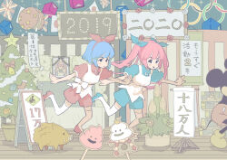2019 2020 2girls :&lt; apron bamboo blue_footwear blue_hair blue_shirt blue_shorts blush boar cameo chinese_zodiac christmas_tree commentary_request confetti confetti_ball dancing disney full_body high_heels highres iei japanese_flag kadomatsu long_hair looking_at_viewer mickey_mouse model_kit multiple_girls new_year olympic_rings omega_ray omega_rio omega_sisters open_mouth out_of_frame outstretched_arms pink_hair puffy_short_sleeves puffy_sleeves red_footwear shirt short_hair short_sleeves shorts smile spread_arms stage standing standing_on_one_leg stick_puppet string_of_flags tamo_(gaikogaigaiko) thighhighs translation_request twintails union_jack v-shaped_eyebrows virtual_youtuber white_apron white_thighhighs year_of_the_pig