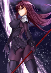  1girl armor ass black_gloves bodysuit breasts fate/grand_order fate_(series) from_behind gloves highres holding holding_weapon kuramoto_keizou kuramotokeizou large_breasts long_hair looking_at_viewer looking_back looking_down pantyhose pauldrons polearm purple_bodysuit purple_eyes purple_hair red_eyes scathach_(fate) shoulder_armor sideboob solo spear very_long_hair weapon 