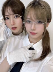 2girls aoyama_nagisa glasses gloves indoors liyuu looking_at_viewer multiple_girls photo_(medium) ponytail selfie simple_background smile standing voice_actor