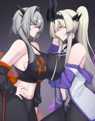  2girls absurdres arknights bare_shoulders black_pants black_shirt breast_press commentary crop_top eblana_(arknights) grey_background grey_hair grin hair_intakes highres horns kanta_(kanta_077) leggings long_hair looking_at_another midriff multiple_girls navel off_shoulder pants ponytail purple_eyes reunion_logo_(arknights) shirt sleeveless sleeveless_shirt smile sports_bra stomach symbol-only_commentary symmetrical_docking talulah_(arknights) 