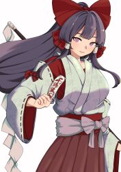  1girl absurdres blunt_bangs bow breasts commentary_request detached_sleeves gohei hair_bow hair_ribbon hair_tubes hakama hakama_skirt hakurei_reimu hakurei_reimu_(pc-98) highres holding holding_gohei holding_ofuda japanese_clothes kimono long_hair looking_at_viewer medium_breasts mesuosushi miko ofuda parted_lips pleated_skirt purple_eyes purple_hair red_bow red_ribbon red_skirt ribbon sash sidelocks simple_background skirt solo touhou touhou_(pc-98) very_long_hair white_background white_footwear white_kimono white_sash 