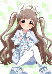  1girl :t ahoge alternate_hairstyle animal_ears blue_bow blue_bowtie blue_capelet blue_footwear blue_shorts blush bow bowtie brown_hair capelet clenched_hands closed_mouth commentary_request footwear_bow frilled_capelet frilled_shirt frills full_body fur-trimmed_shirt fur-trimmed_shorts fur_trim furrowed_brow glove_bow gloves goma_konbu hair_ornament hakozaki_serika hands_up head_tilt heart heart_print highres idolmaster idolmaster_million_live! idolmaster_million_live!_theater_days knees_together_feet_apart knees_up long_hair long_sleeves looking_at_viewer multicolored_background official_alternate_costume orange_eyes pantyhose pom_pom_(clothes) pom_pom_hair_ornament pyonpyon_rabbit_(idolmaster) rabbit_ears shirt shorts sitting solo swept_bangs triangle_background two_side_up very_long_hair wavy_hair white_gloves white_pantyhose white_shirt 