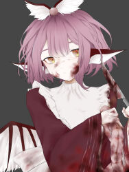  1girl animal_ears bird_ears blood blood_on_clothes blood_on_face bloody_knife chinese_commentary closed_mouth commentary_request eyebrows_hidden_by_hair gas_wf grey_background guro highres holding holding_knife holding_organ intestines knife long_sleeves mystia_lorelei pink_hair red_shirt shirt short_hair simple_background solo touhou upper_body wide_sleeves wings 