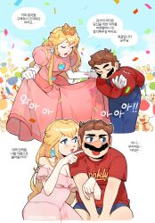  &gt;_&lt; big_nose blonde_hair blush bow brown_hair cheek_poking clothes_writing commentary_request curtsey dress facial_hair highres korean_commentary korean_text locked_arms mario mario_(series) mustache nightgown nintendo overalls pink_dress pink_nightgown poking pout princess_peach red_shirt shirt short_shinai ssuregigame t-shirt the_super_mario_bros._movie toad_(mario) translation_request unworn_headwear 