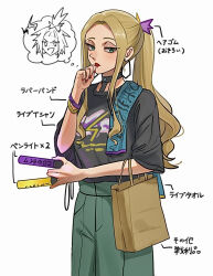  1girl alternate_costume alternate_hairstyle blonde_hair bracelet brown_bag commentary_request creatures_(company) earrings echizen_(n_fns17) game_freak green_eyes green_pants hand_up highres holding holding_glowstick hoop_earrings jewelry lipstick long_hair makeup nintendo oleana_(pokemon) pants pokemon pokemon_bw2 pokemon_masters_ex pokemon_swsh ponytail print_shirt red_lips red_nails roxie_(pokemon) shirt sidelocks solo thought_bubble translation_request 