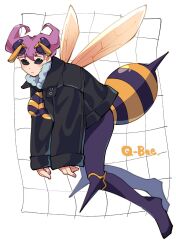  1girl abdomen_tail antennae arthropod_girl bee_girl black_eyes black_jacket breasts character_name commentary_request flying from_side full_body fur-trimmed_leotard fur_trim highres insect_girl insect_wings jacket large_breasts long_sleeves looking_at_viewer monster_girl open_clothes open_jacket oushiza_towel pink_hair purple_hair q-bee short_hair simple_background solo stinger vampire_(game) white_background wings 