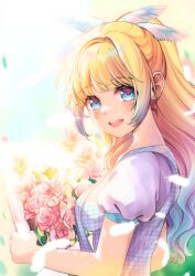  1girl blonde_hair blue_dress blue_hair blush bouquet dress flower from_side gingham_dress gradient_hair highres holding holding_bouquet indie_virtual_youtuber long_hair looking_at_viewer looking_to_the_side mia_mikhail mia_mikhail_(vtuber) multicolored_hair open_mouth ponytail puffy_short_sleeves puffy_sleeves purple_dress shirt short_sleeves sidelocks smile solo teeth upper_teeth_only virtual_youtuber white_shirt 